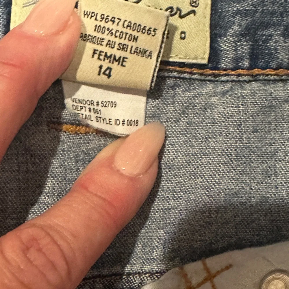 Eddie Bauer Women's Relaxed Blue Jeans - Picture 3 of 4
